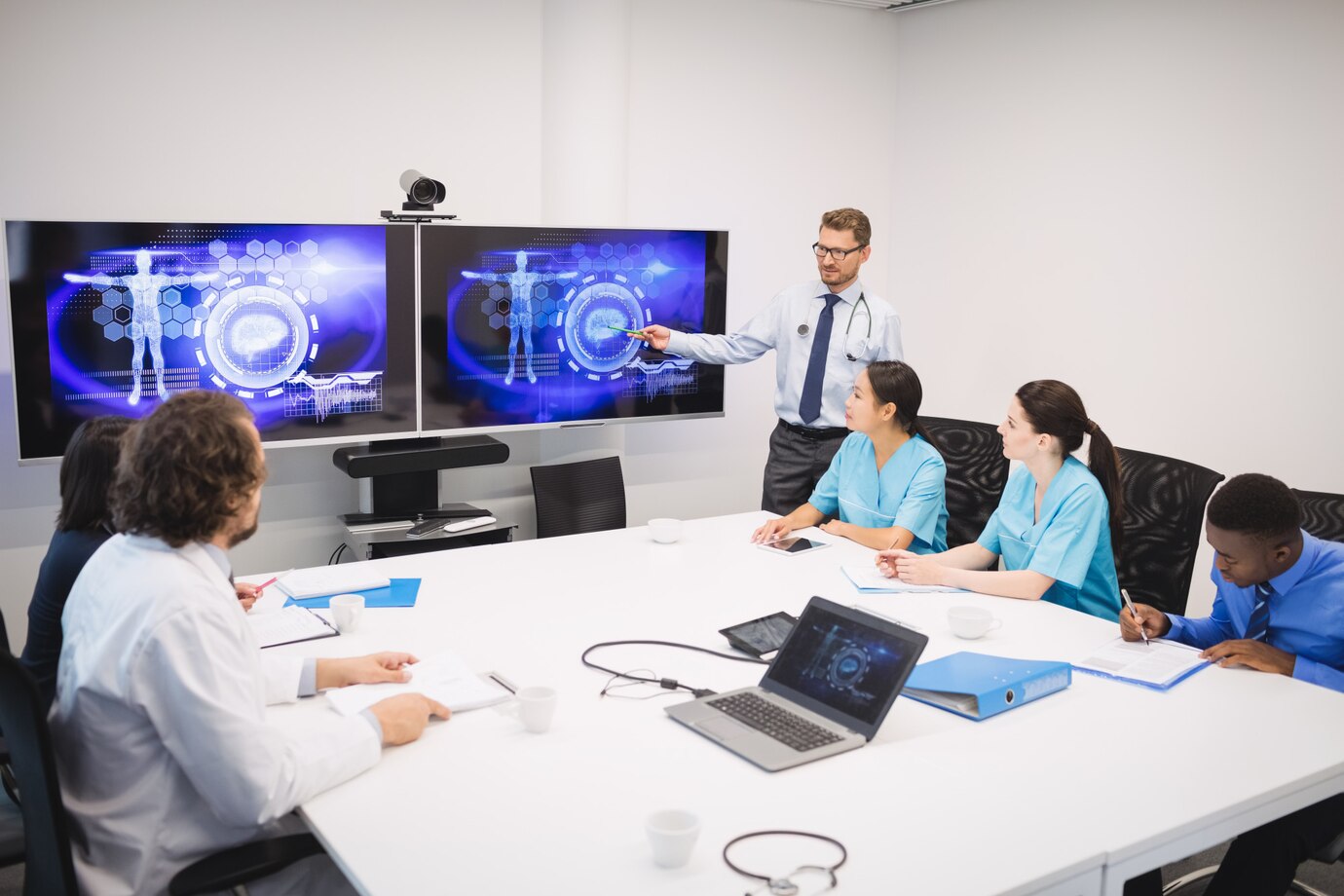 doctor giving presentation team interim doctors 107420 84786